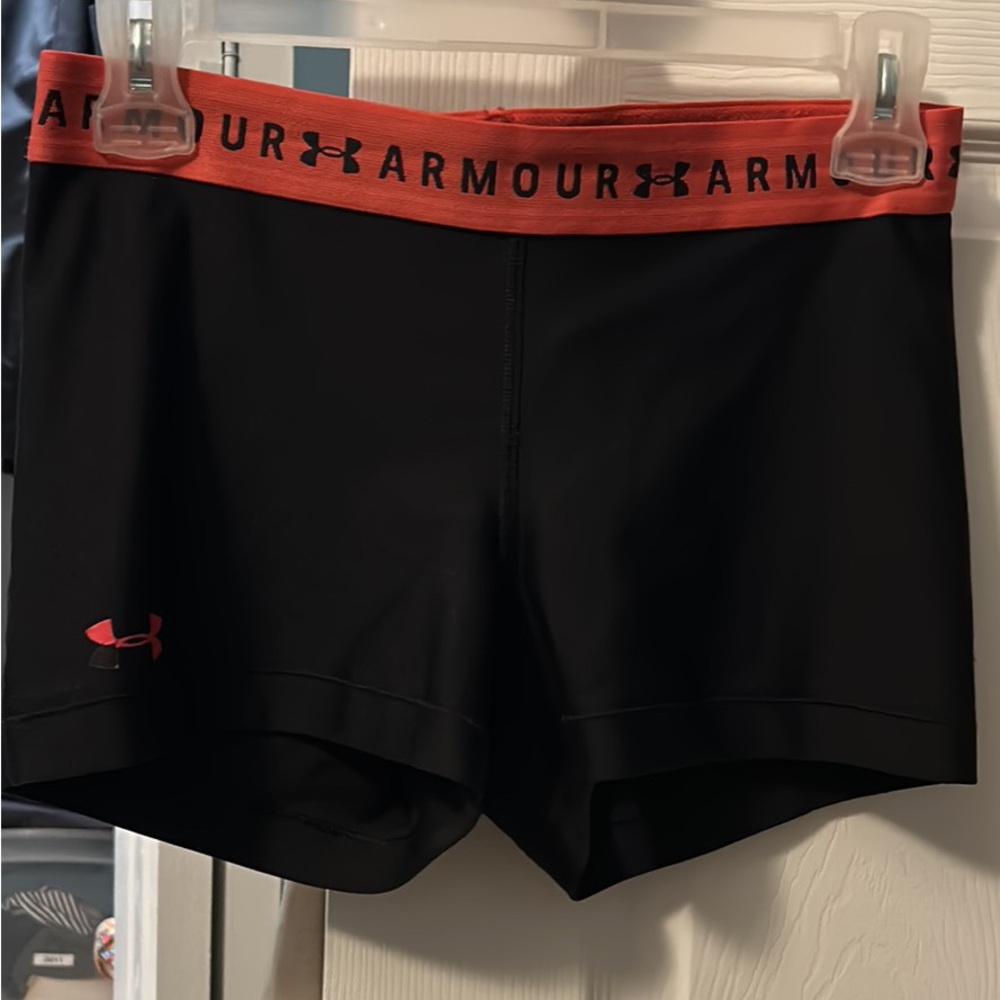 Under Armor Compression Shorts. Size medium. Mid rise.